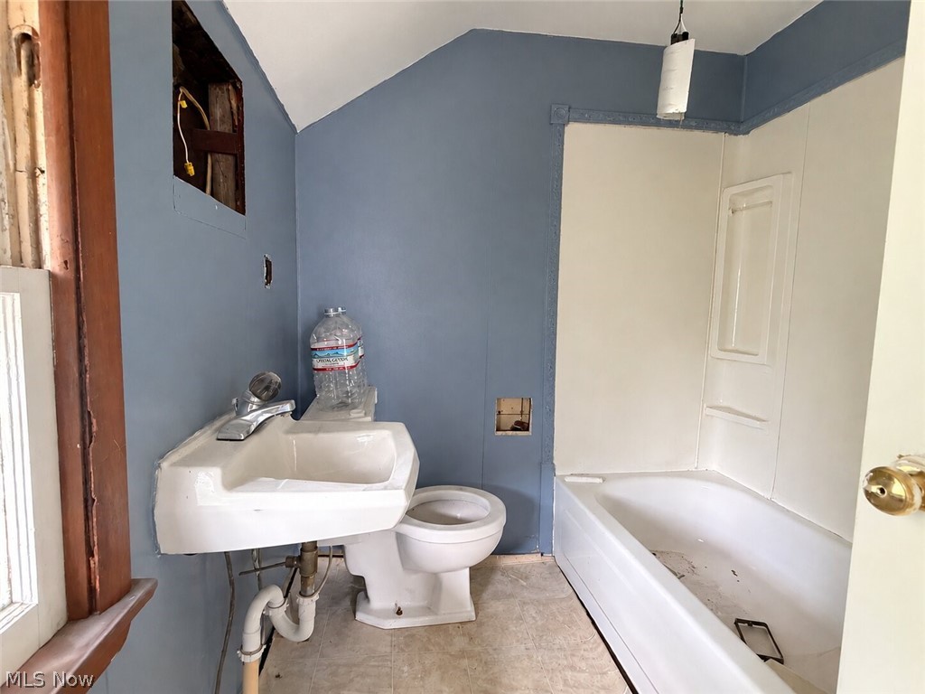1027 Buena Vista Avenue NE Warren OH 44483
