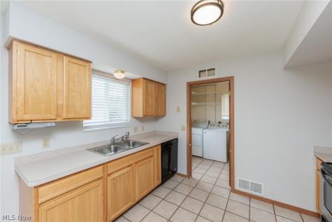 671 Tioga Trail Willoughby OH 44094