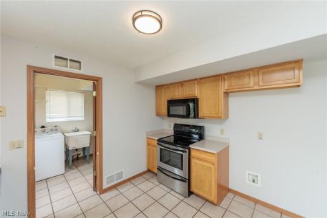 671 Tioga Trail Willoughby OH 44094