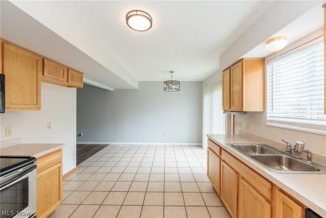 671 Tioga Trail Willoughby OH 44094