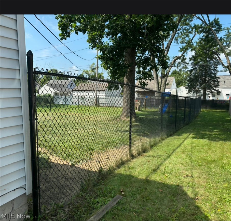 595 Bonnie Brae Avenue NE Warren OH 44483