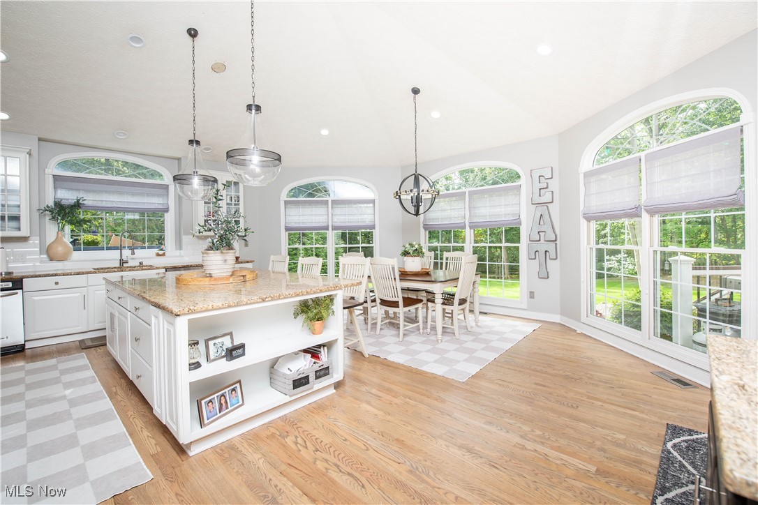 501 Woodview Terrace Aurora OH 44202