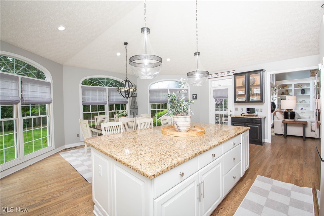 501 Woodview Terrace Aurora OH 44202