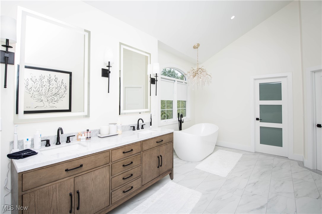 501 Woodview Terrace Aurora OH 44202