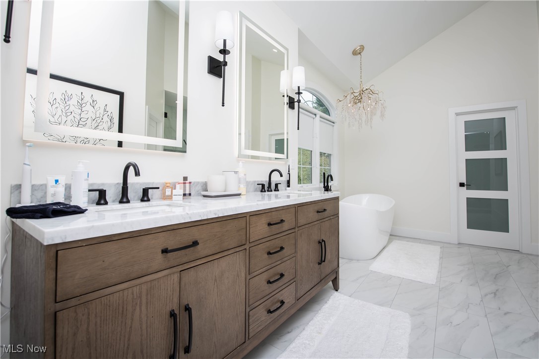 501 Woodview Terrace Aurora OH 44202