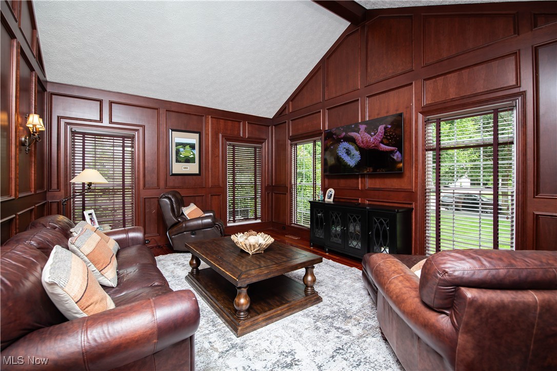 501 Woodview Terrace Aurora OH 44202