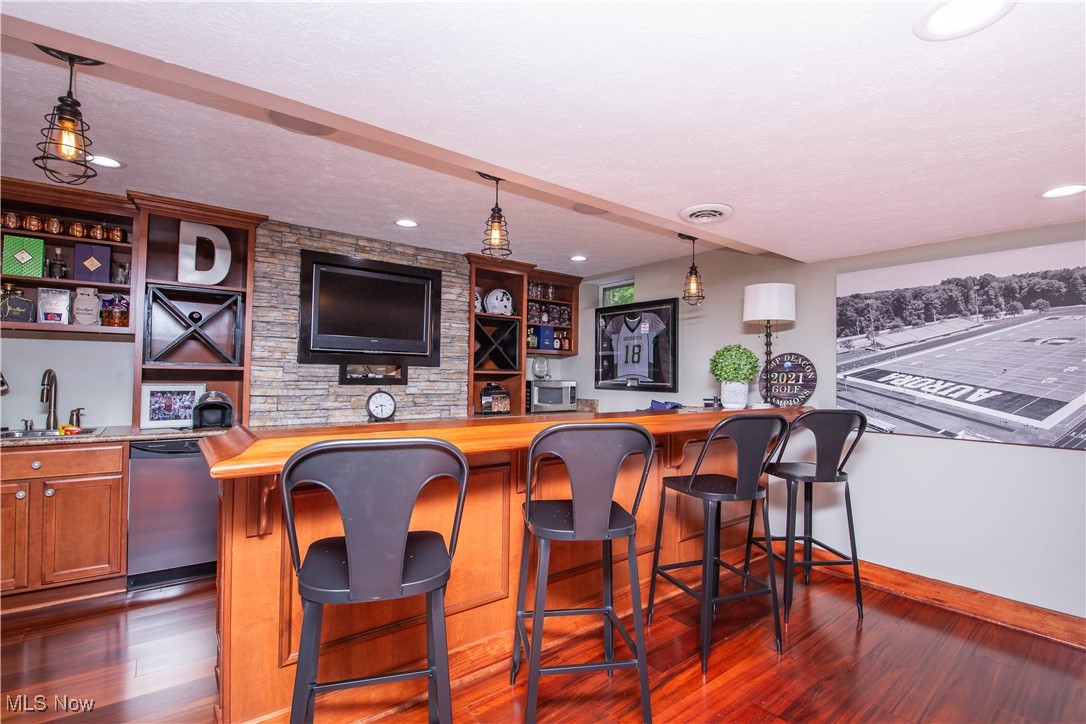 501 Woodview Terrace Aurora OH 44202