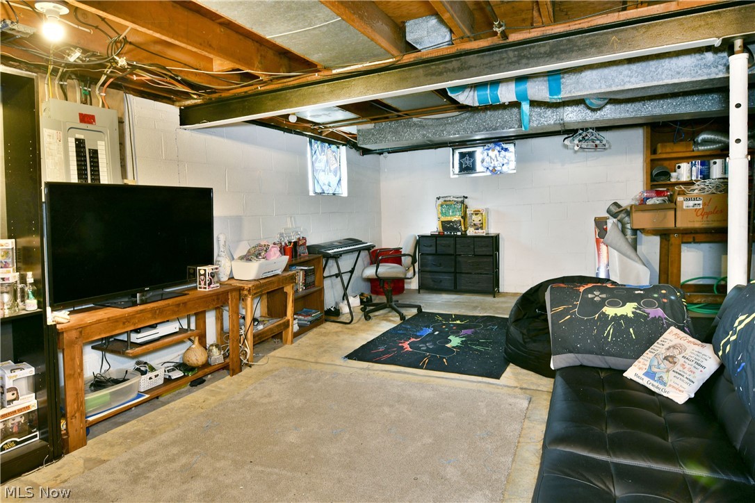 135 Clingan Street Hubbard OH 44425