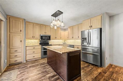13192 Olympus Way Strongsville OH 44149