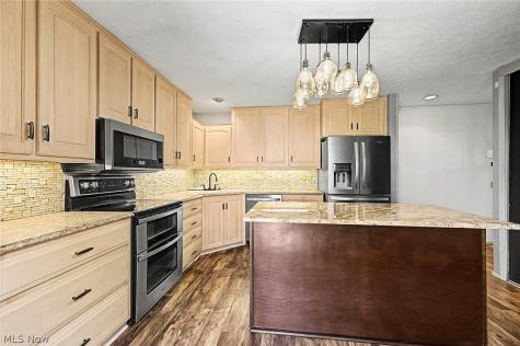 13192 Olympus Way Strongsville OH 44149