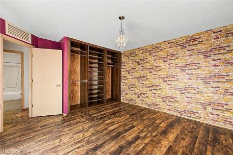 13192 Olympus Way Strongsville OH 44149