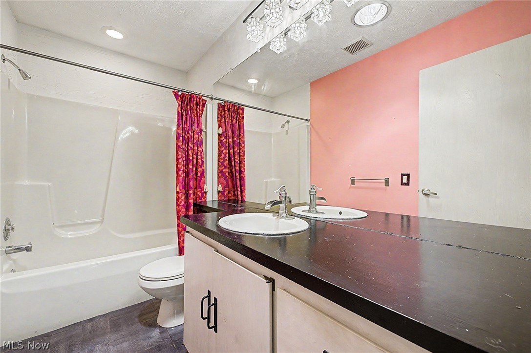 13192 Olympus Way Strongsville OH 44149