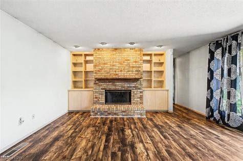 13192 Olympus Way Strongsville OH 44149