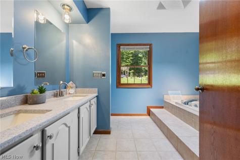 4866 Provens Drive Akron OH 44319