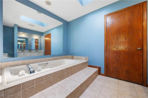4866 Provens Drive Akron OH 44319