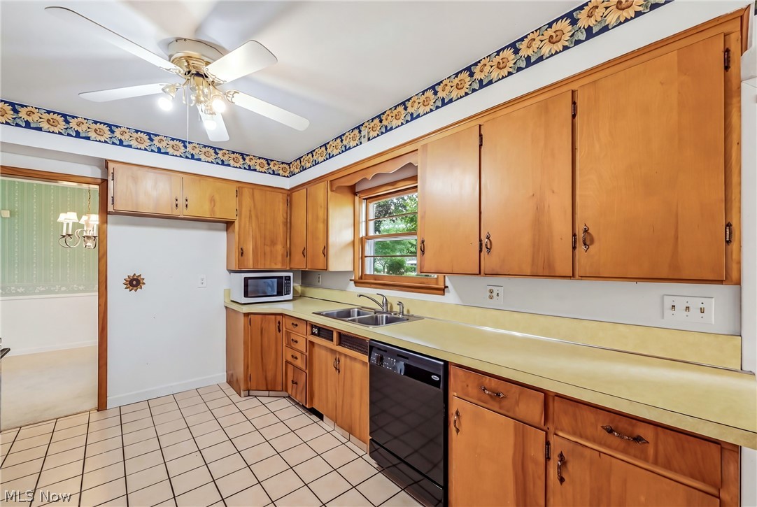 2083 Beechwood Street NE Warren OH 44483