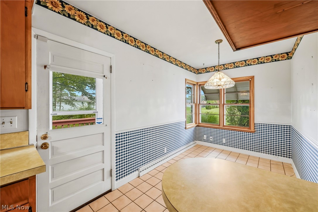 2083 Beechwood Street NE Warren OH 44483