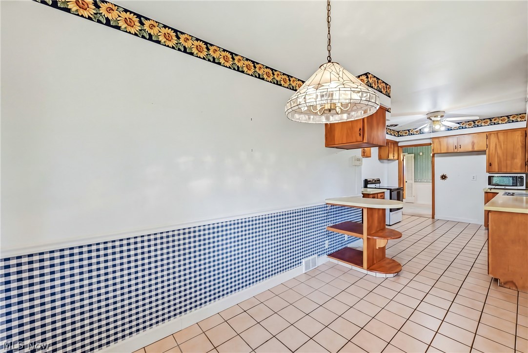2083 Beechwood Street NE Warren OH 44483