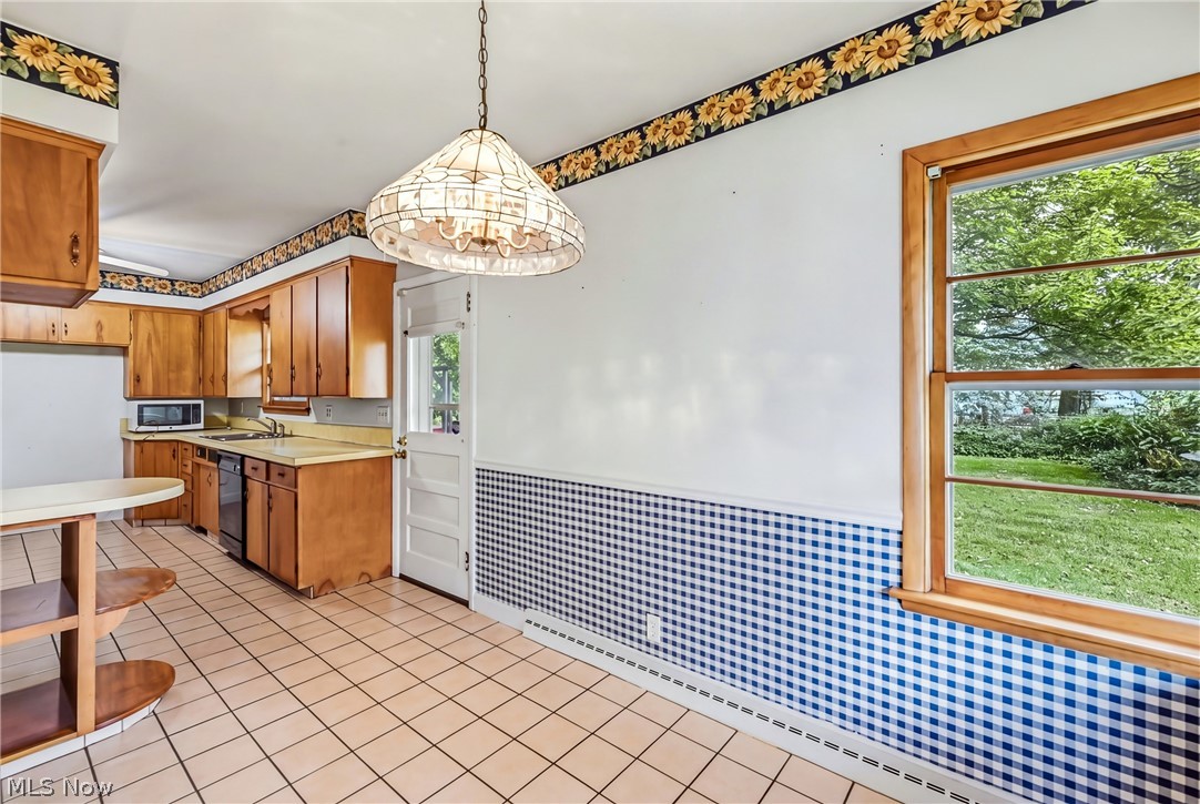 2083 Beechwood Street NE Warren OH 44483