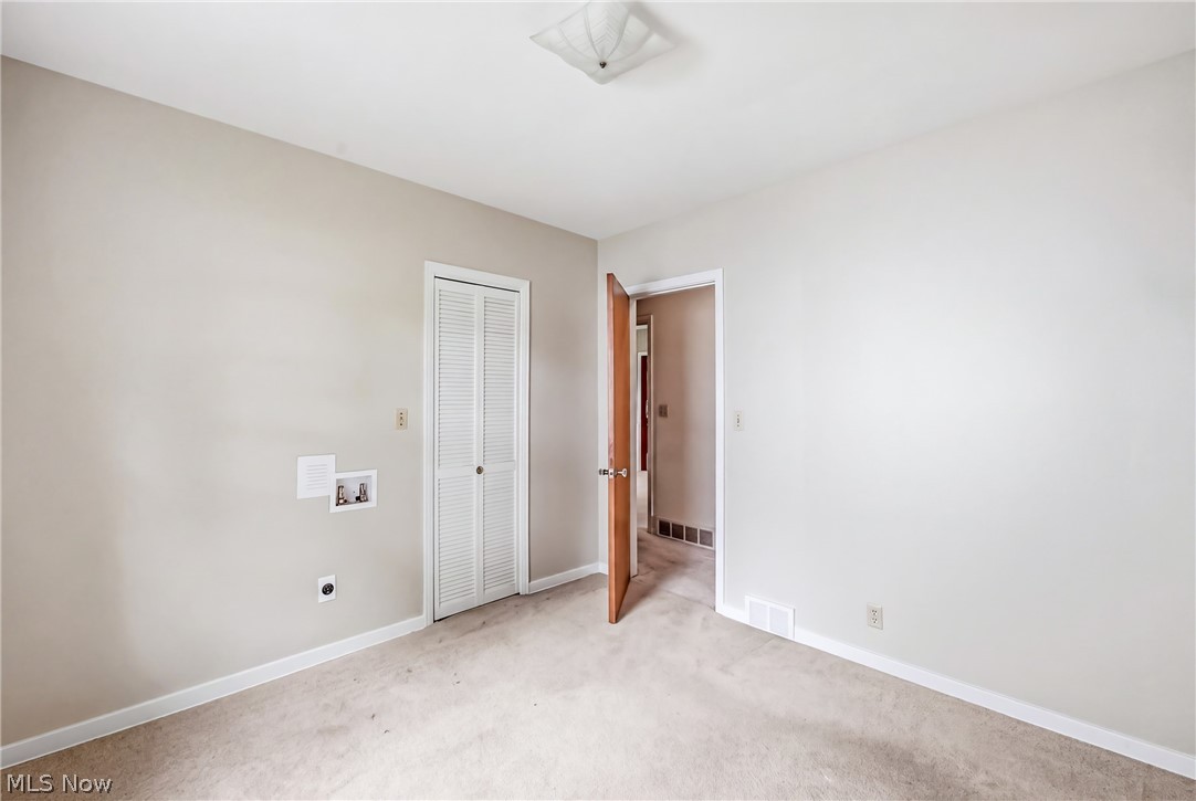 2083 Beechwood Street NE Warren OH 44483