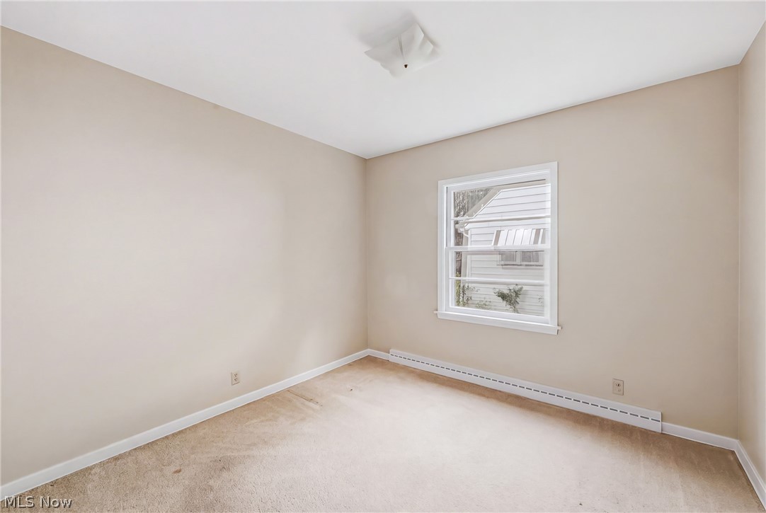2083 Beechwood Street NE Warren OH 44483