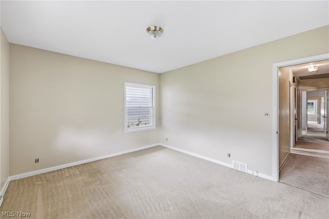 2083 Beechwood Street NE Warren OH 44483