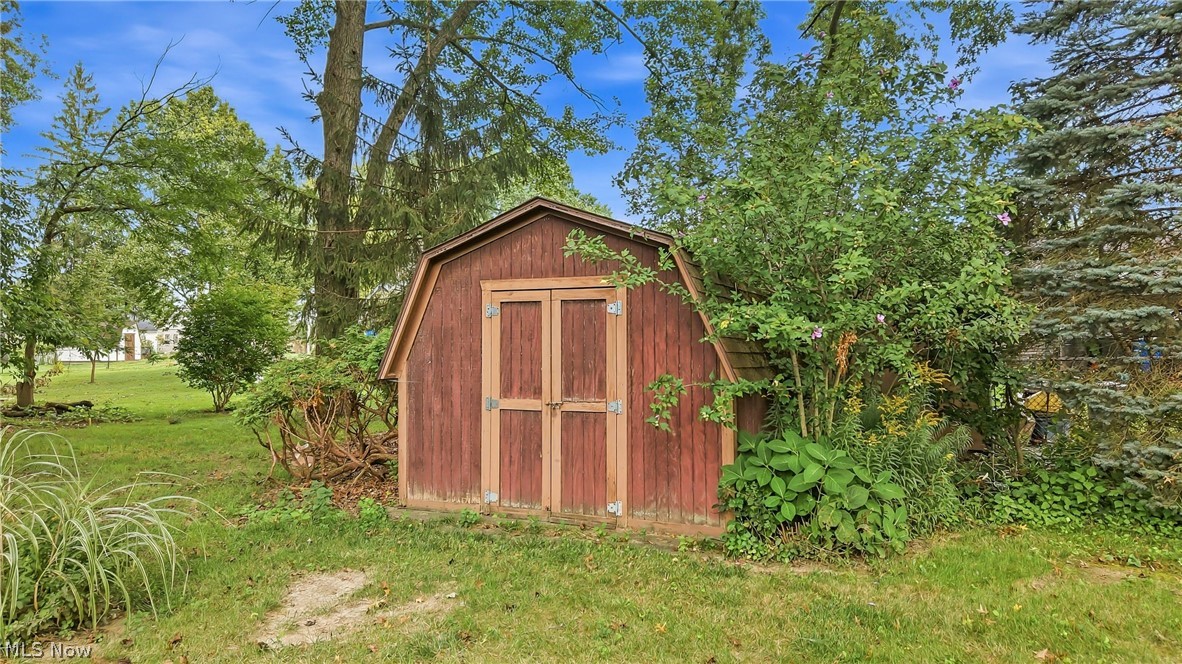 2083 Beechwood Street NE Warren OH 44483