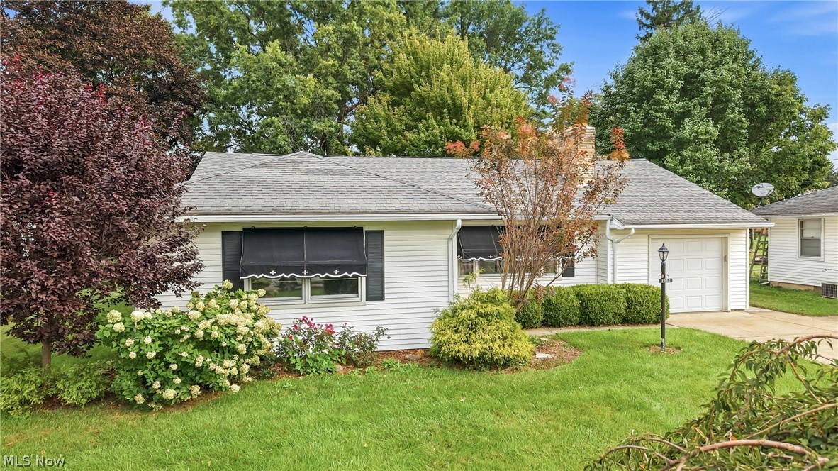 2083 Beechwood Street NE Warren OH 44483