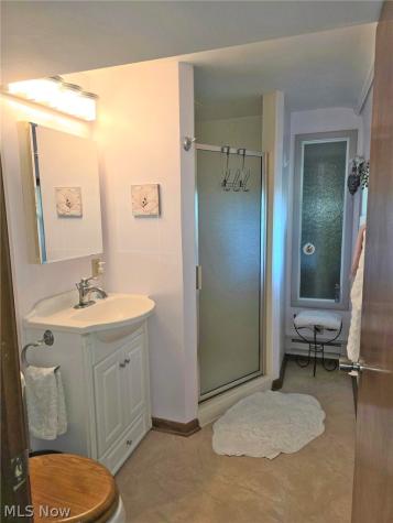 4066 Maplegrove Avenue Louisville OH 44641