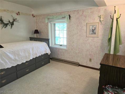4066 Maplegrove Avenue Louisville OH 44641