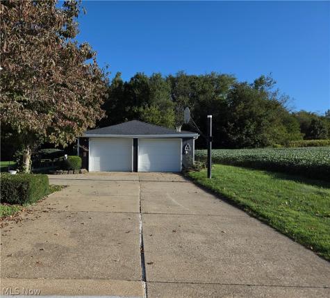 4066 Maplegrove Avenue Louisville OH 44641
