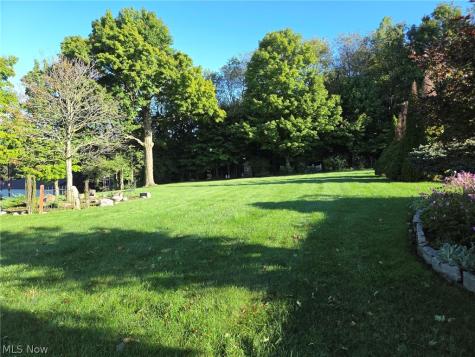 4066 Maplegrove Avenue Louisville OH 44641