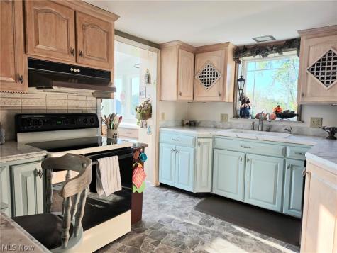 4066 Maplegrove Avenue Louisville OH 44641