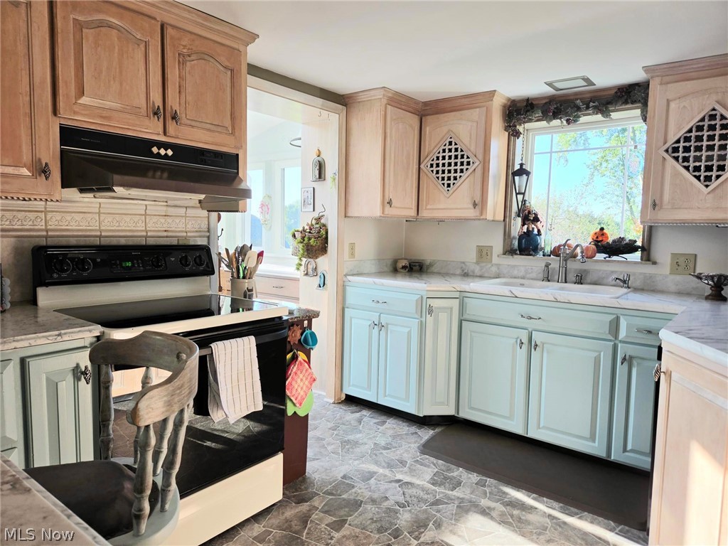 4066 Maplegrove Avenue Louisville OH 44641