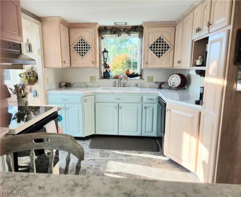4066 Maplegrove Avenue Louisville OH 44641
