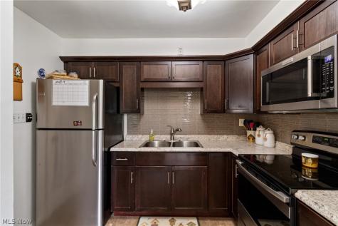 2985 Carl Street Norton OH 44203