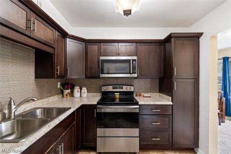2985 Carl Street Norton OH 44203