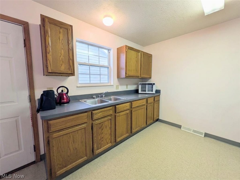 3093 Otokar Avenue Cleveland OH 44127