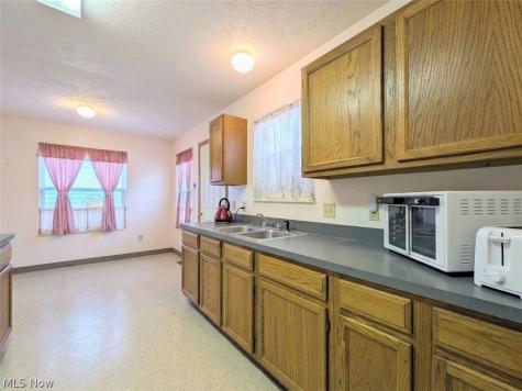 3093 Otokar Avenue Cleveland OH 44127