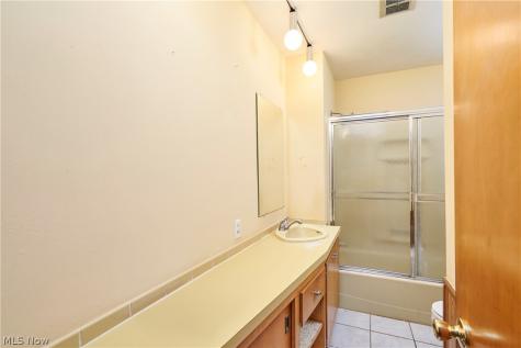 3295 Tisen Road Akron OH 44312