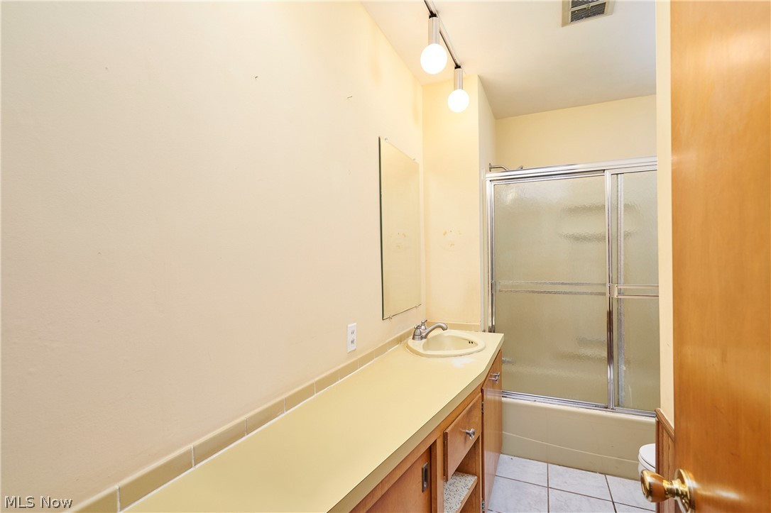 3295 Tisen Road Akron OH 44312