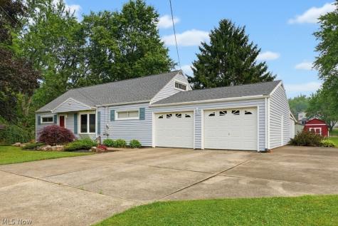6069 NE Peach Street Louisville OH 44641