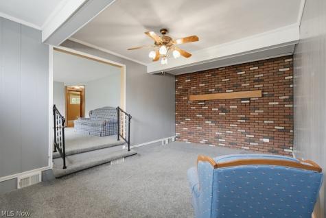 6069 NE Peach Street Louisville OH 44641