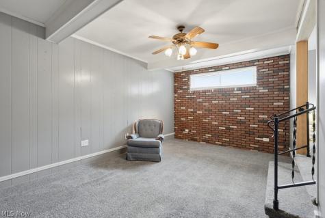 6069 NE Peach Street Louisville OH 44641