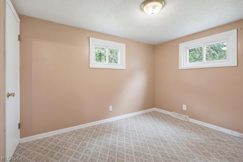 6069 NE Peach Street Louisville OH 44641