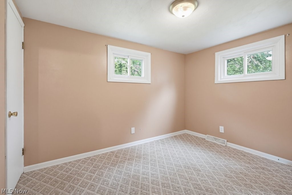 6069 NE Peach Street Louisville OH 44641