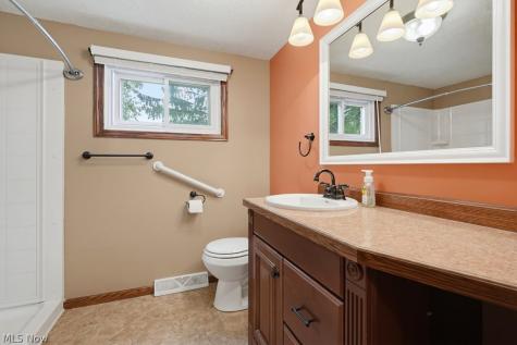 6069 NE Peach Street Louisville OH 44641