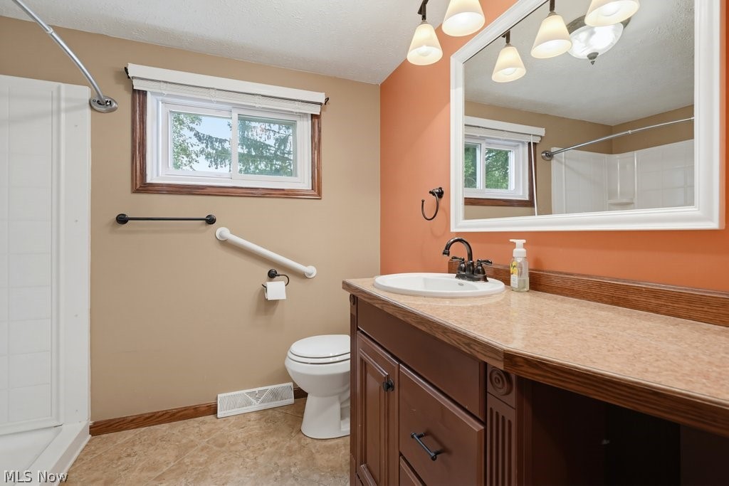 6069 NE Peach Street Louisville OH 44641