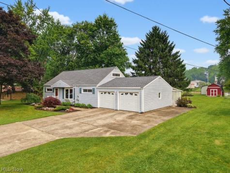 6069 NE Peach Street Louisville OH 44641