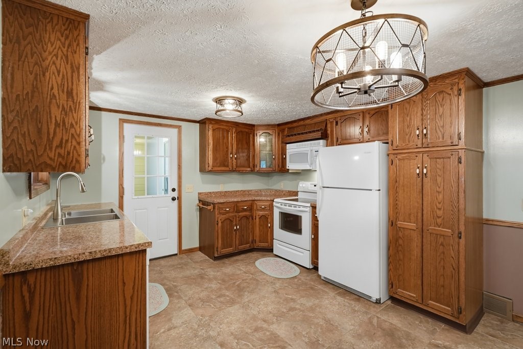 6069 NE Peach Street Louisville OH 44641